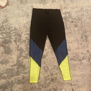NEVER WORN Fabletics Powerhold leggings